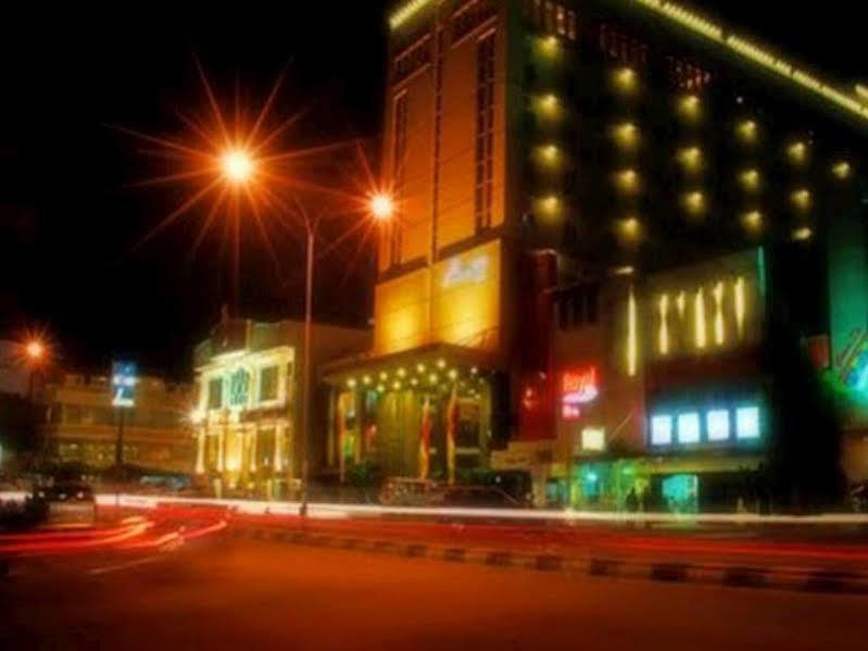 Orchardz Hotel Ayani Pontianak Exterior photo