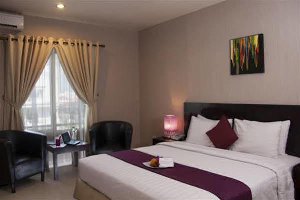Orchardz Hotel Ayani Pontianak Exterior photo
