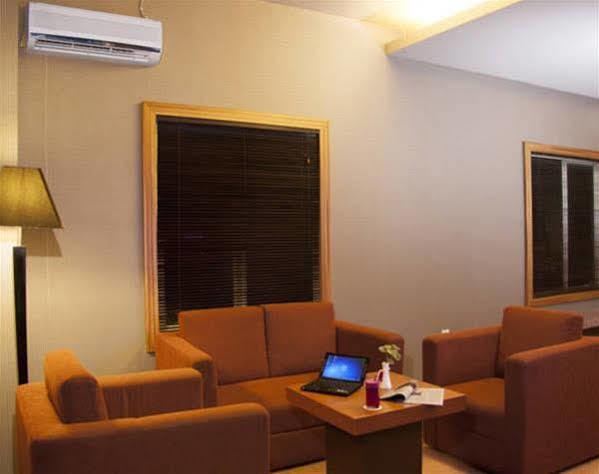 Orchardz Hotel Ayani Pontianak Exterior photo