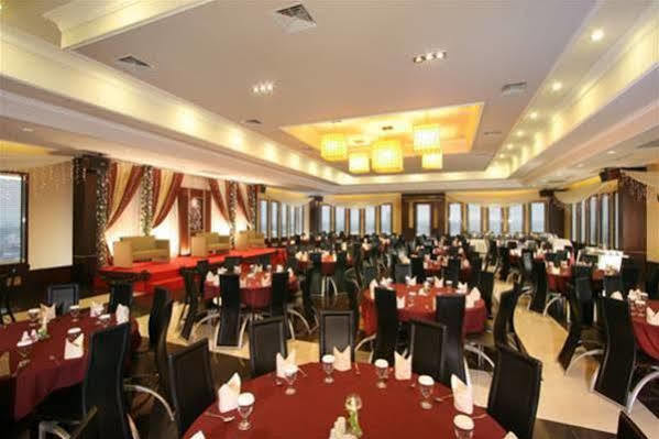 Orchardz Hotel Ayani Pontianak Exterior photo