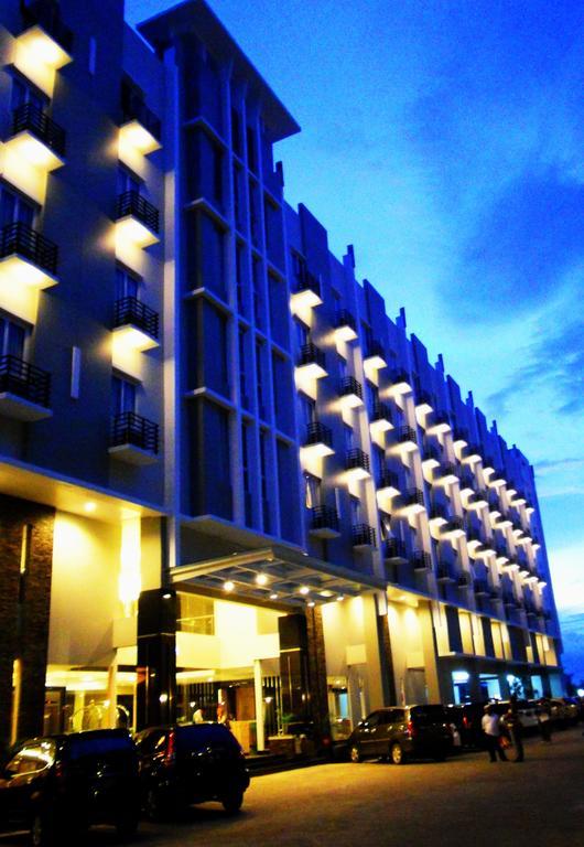 Orchardz Hotel Ayani Pontianak Exterior photo